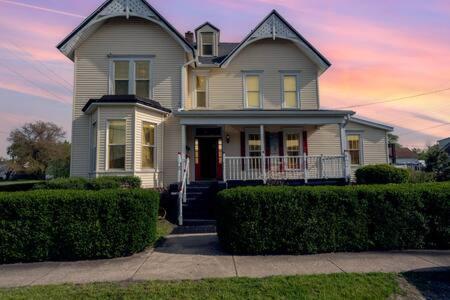 Spacious Upstairs 1Bed- Walking Distance To Beach Outlet Mall Michigan City Luaran gambar