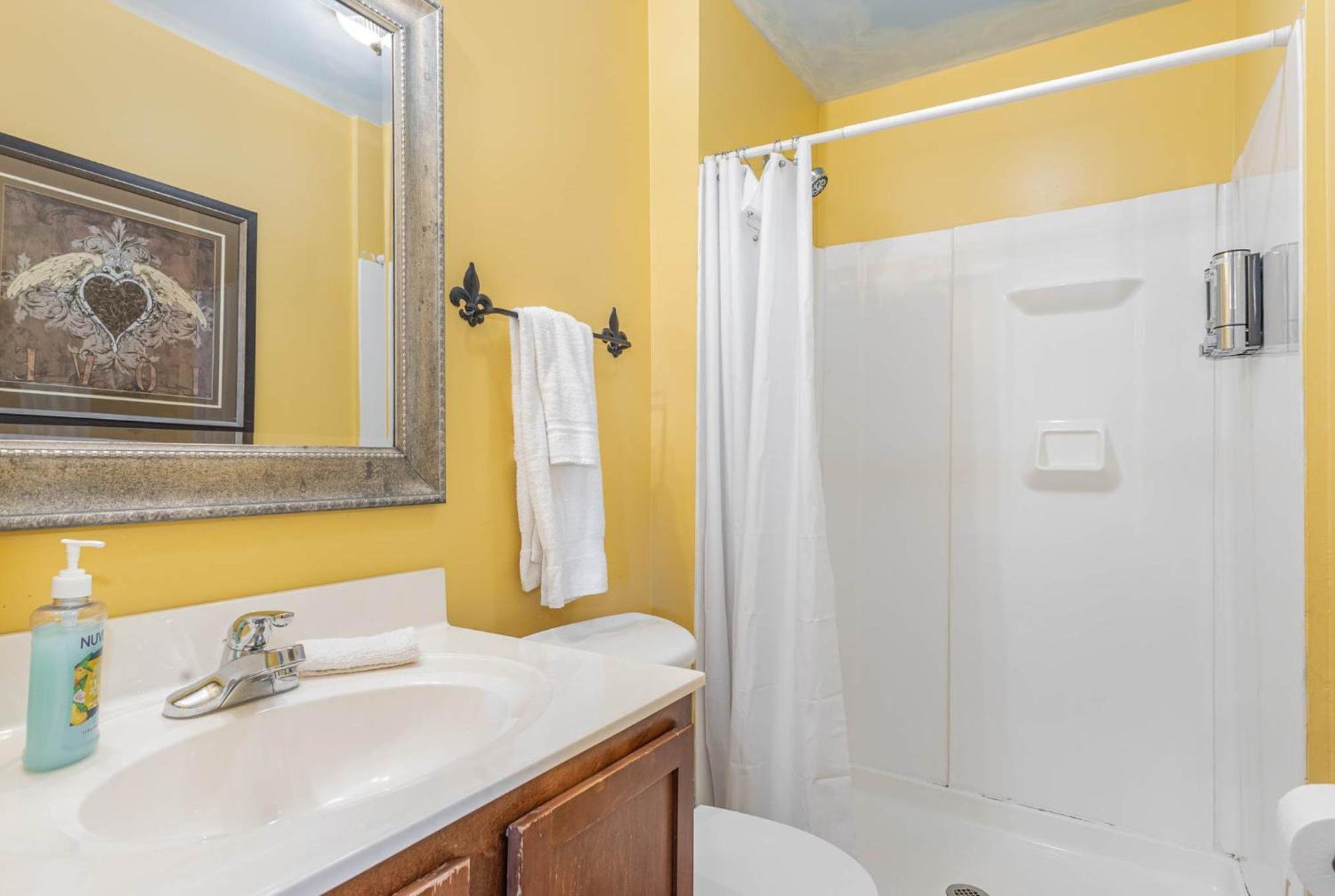 Spacious Upstairs 1Bed- Walking Distance To Beach Outlet Mall Michigan City Luaran gambar